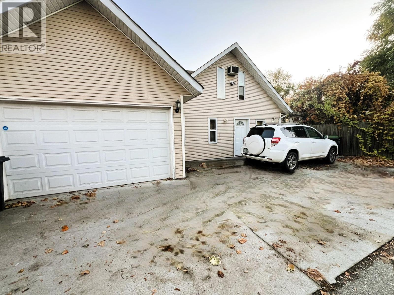 2174 Richter Avenue, Kelowna, British Columbia  V1Y 2P1 - Photo 3 - 10367294