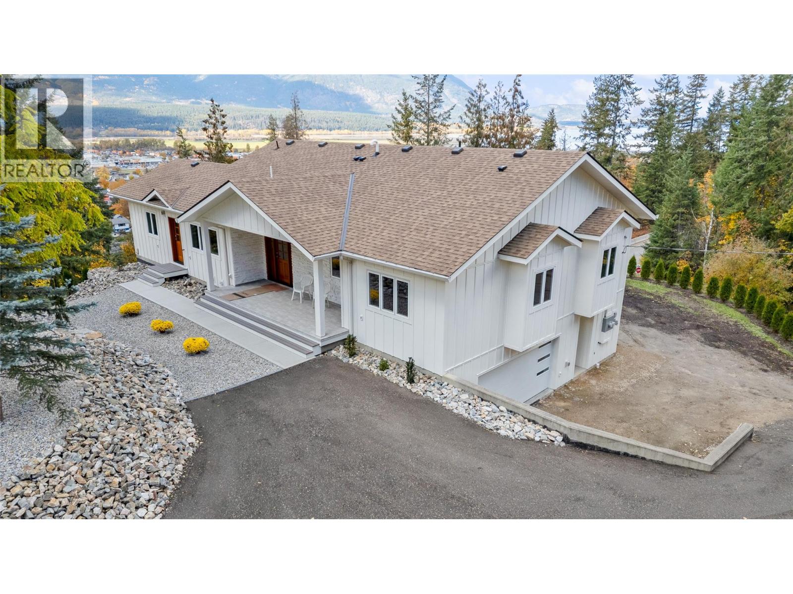 633 9 Street Se, Salmon Arm, British Columbia  V1E 2C2 - Photo 1 - 10366804