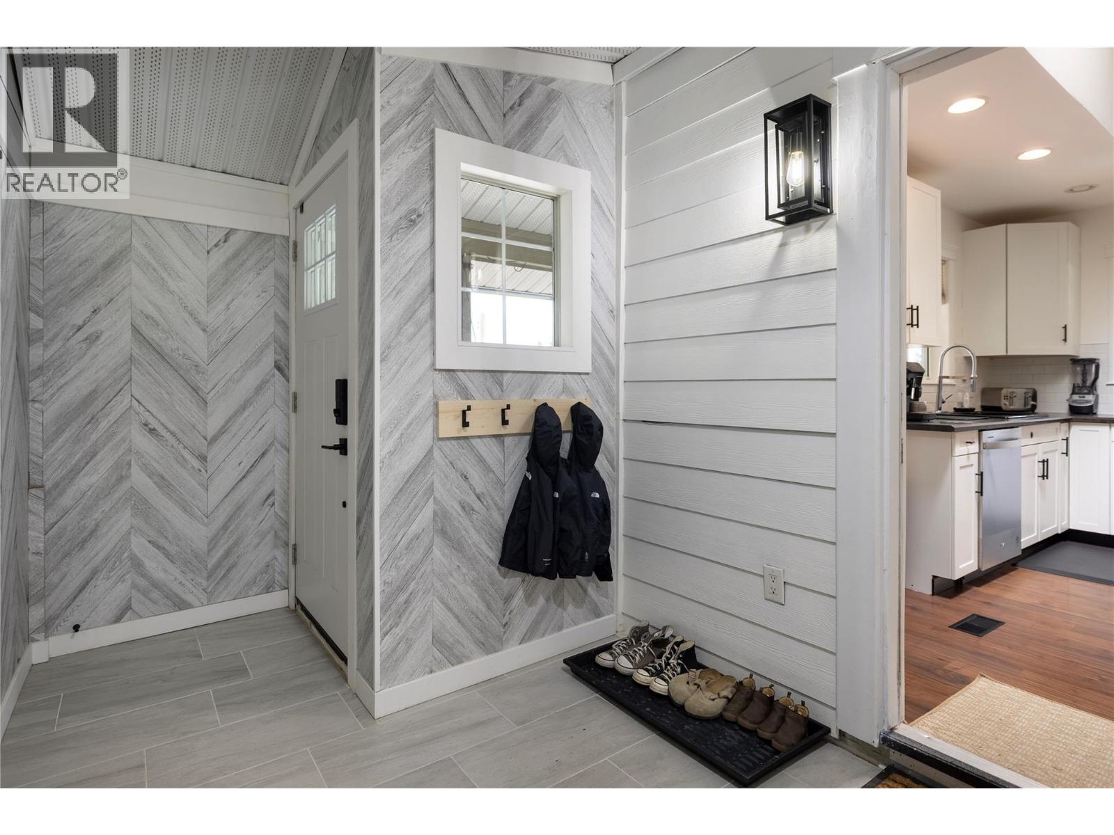 2100 32 Avenue, Vernon, British Columbia  V1T 2K2 - Photo 3 - 10367220