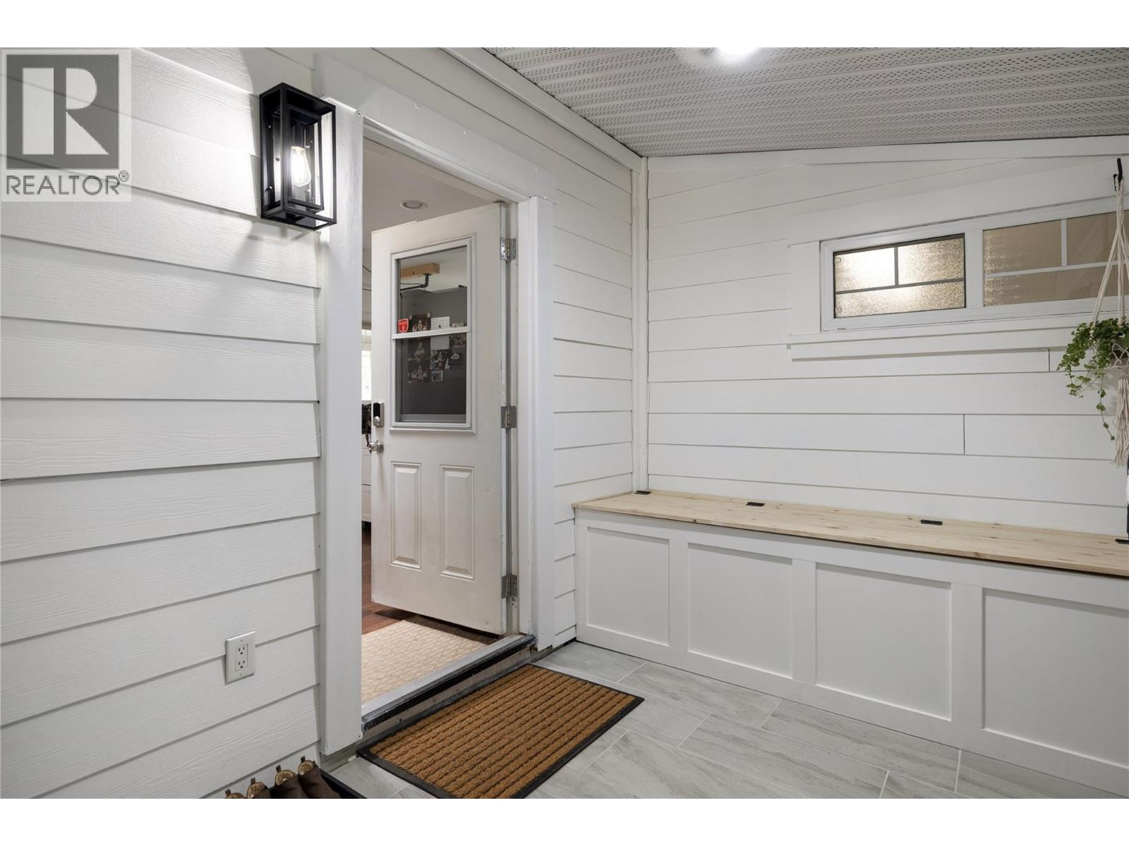 2100 32 Avenue, Vernon, British Columbia  V1T 2K2 - Photo 4 - 10367220