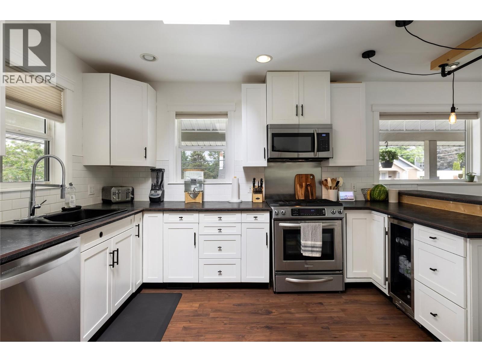 2100 32 Avenue, Vernon, British Columbia  V1T 2K2 - Photo 6 - 10367220