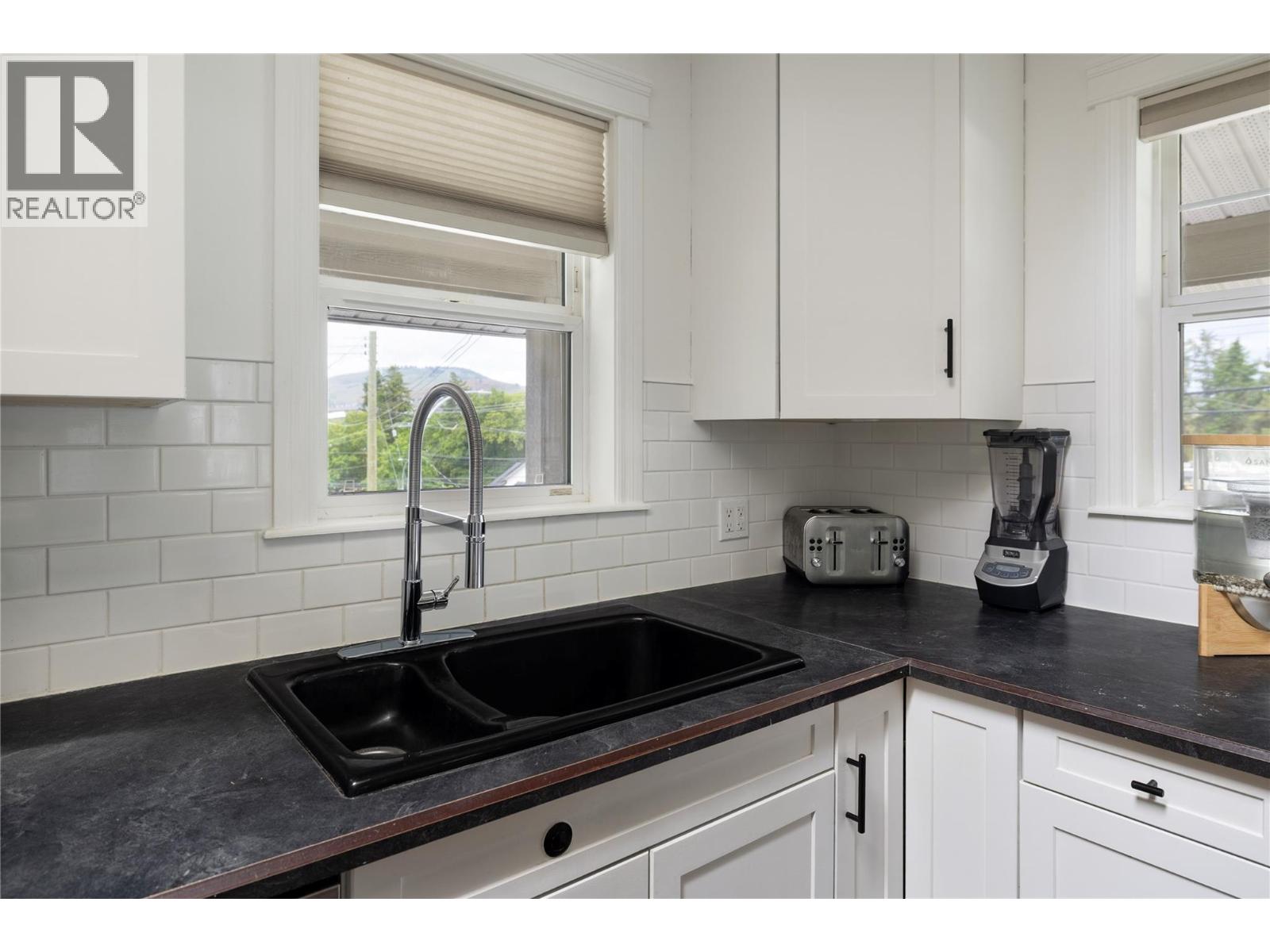 2100 32 Avenue, Vernon, British Columbia  V1T 2K2 - Photo 7 - 10367220