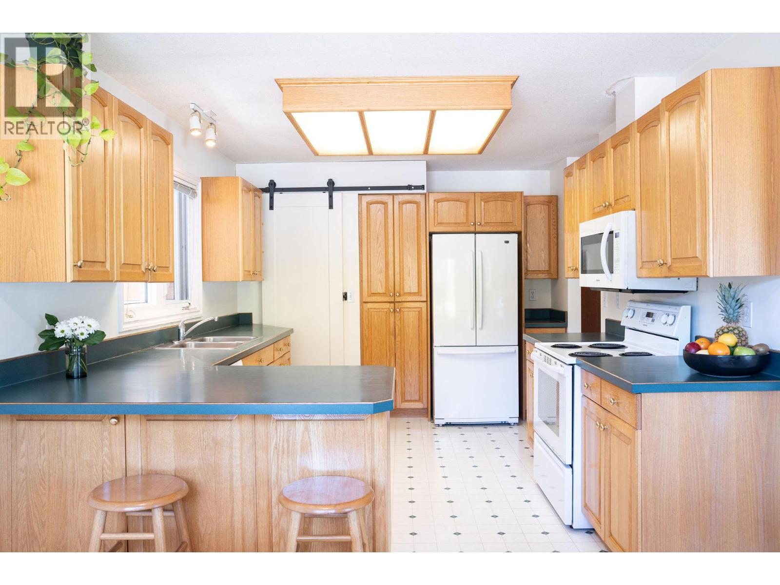 815 Fourth Street E, Revelstoke, British Columbia  V0E 2S0 - Photo 10 - 10365720