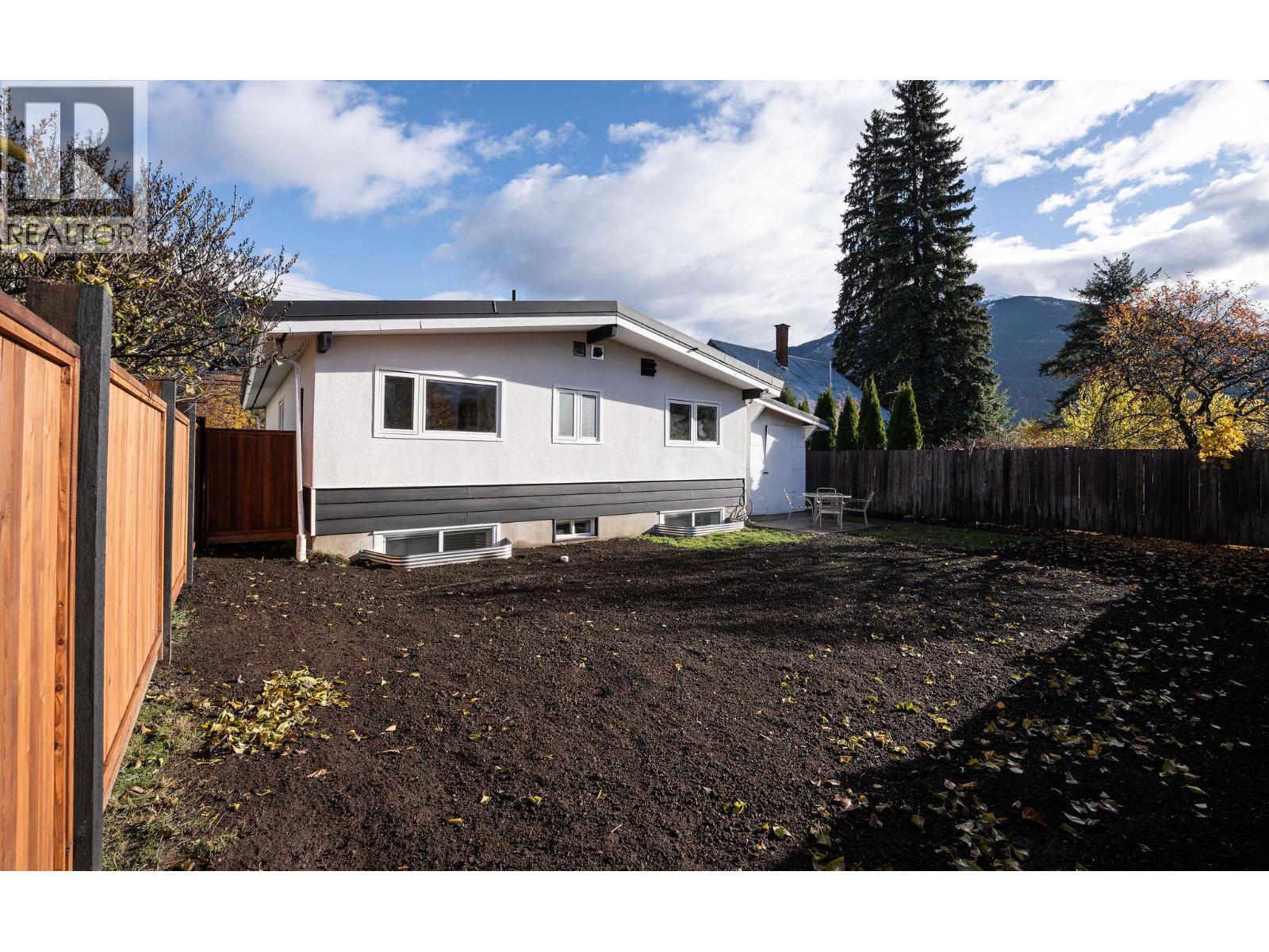 815 Fourth Street E, Revelstoke, British Columbia  V0E 2S0 - Photo 34 - 10365720