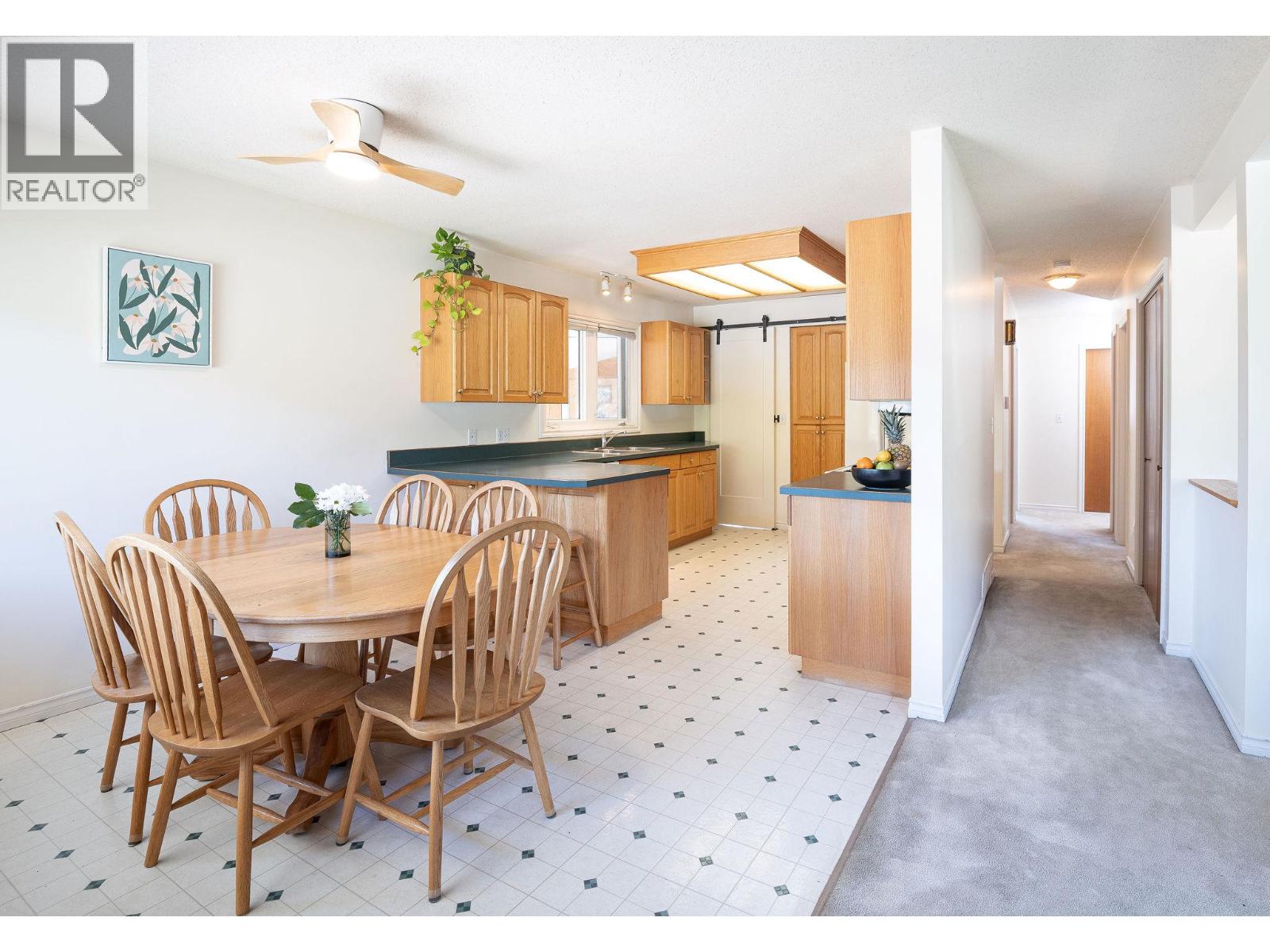 815 Fourth Street E, Revelstoke, British Columbia  V0E 2S0 - Photo 5 - 10365720