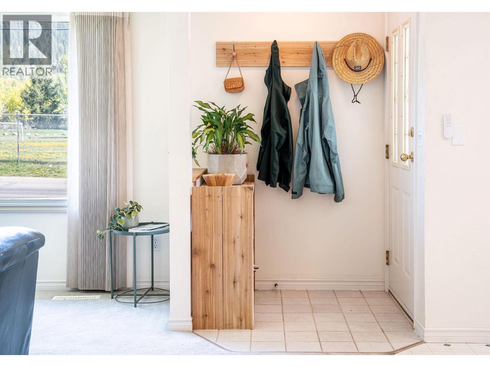 815 Fourth Street E, Revelstoke, British Columbia  V0E 2S0 - Photo 8 - 10365720