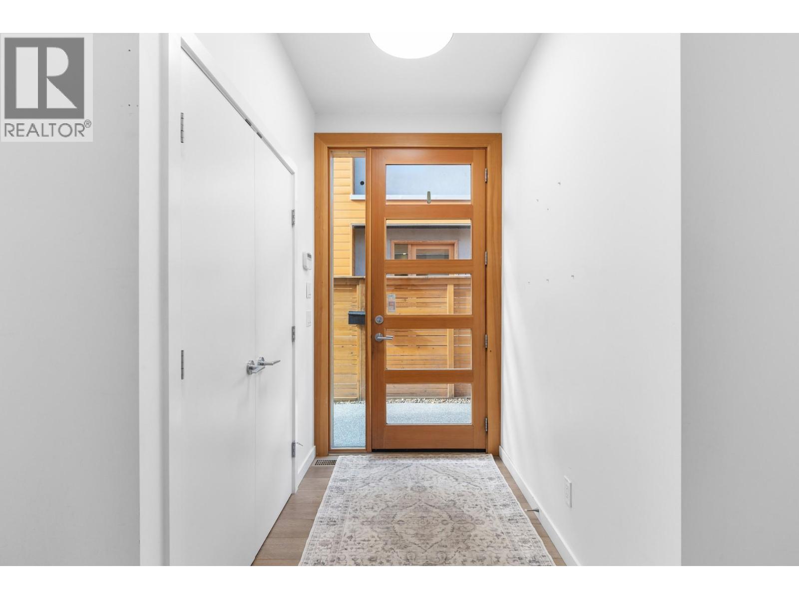 443 Christleton Avenue, Kelowna, British Columbia  V1Y 5H9 - Photo 4 - 10367139