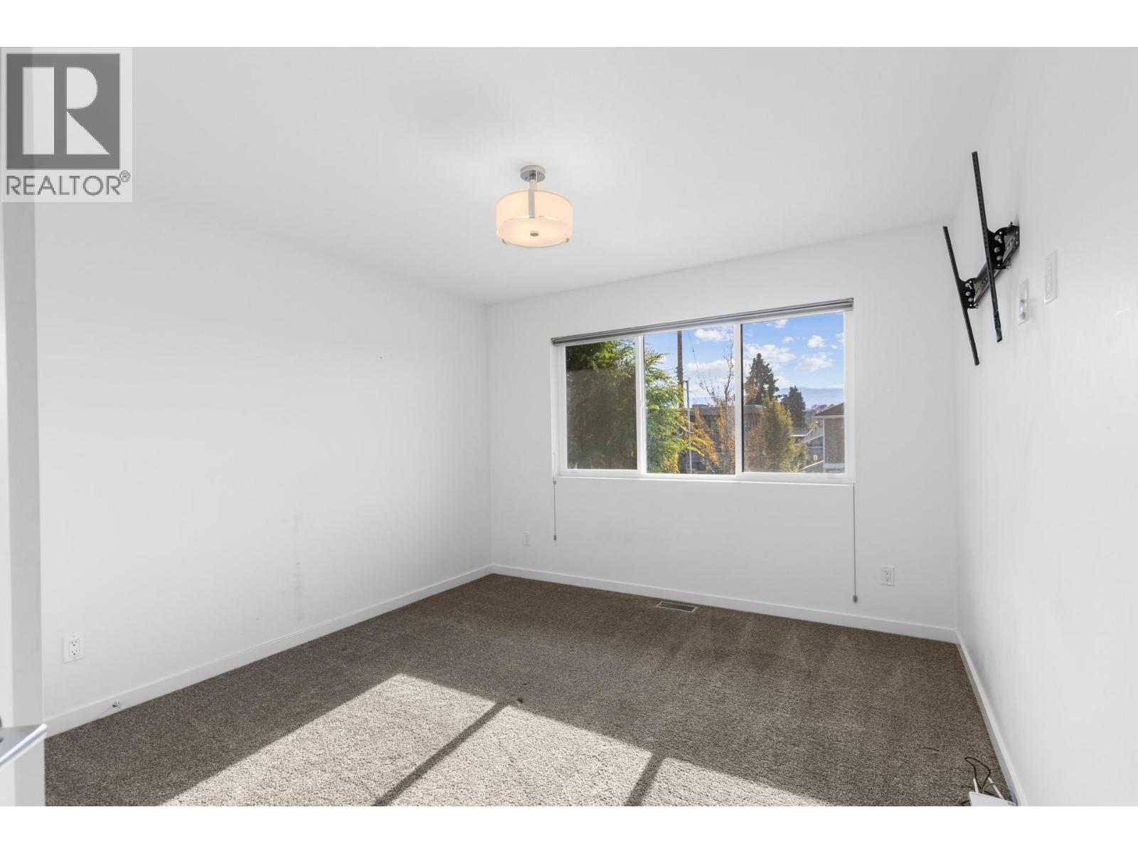 443 Christleton Avenue, Kelowna, British Columbia  V1Y 5H9 - Photo 40 - 10367139