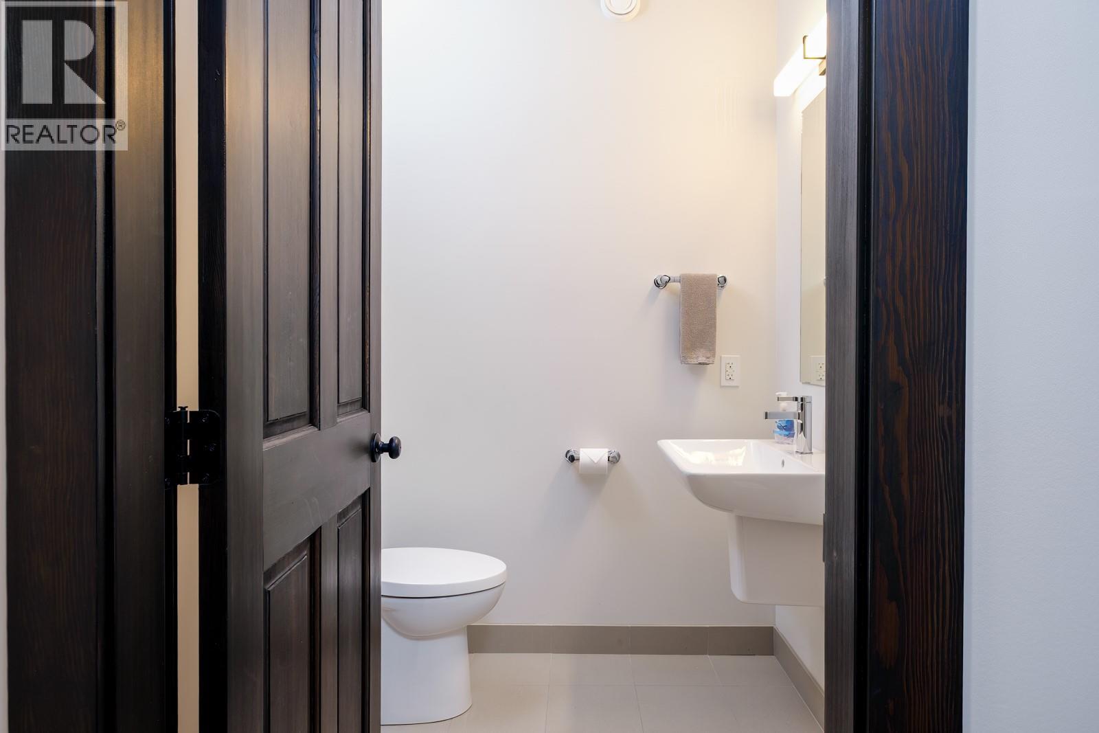 2001 Crest Road Unit# B, Rossland, British Columbia  V0G 1Y0 - Photo 50 - 10366877