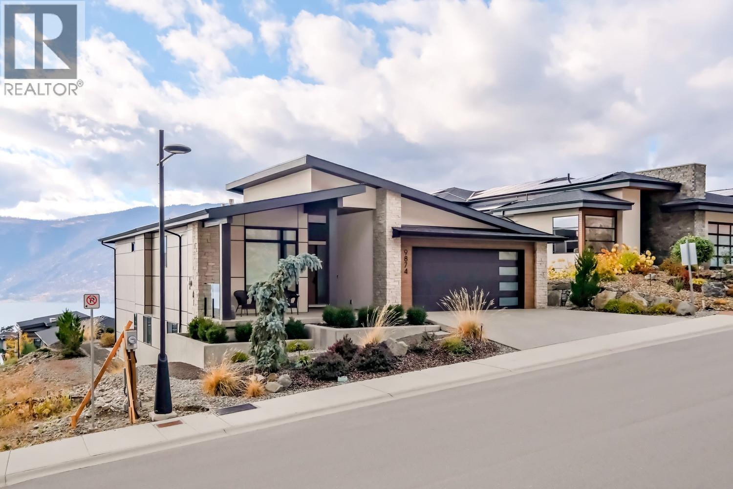 9874 Beacon Hill Drive, Lake Country, British Columbia  V4V 0A9 - Photo 3 - 10367340