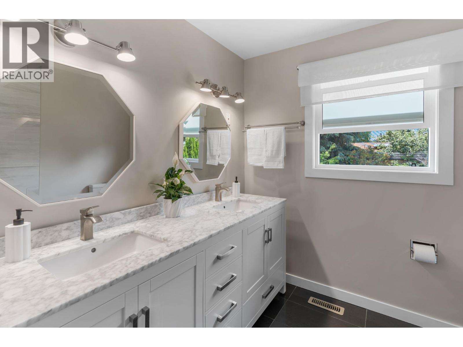 449 Barkley Road, Kelowna, British Columbia  V1W 1E4 - Photo 9 - 10367687