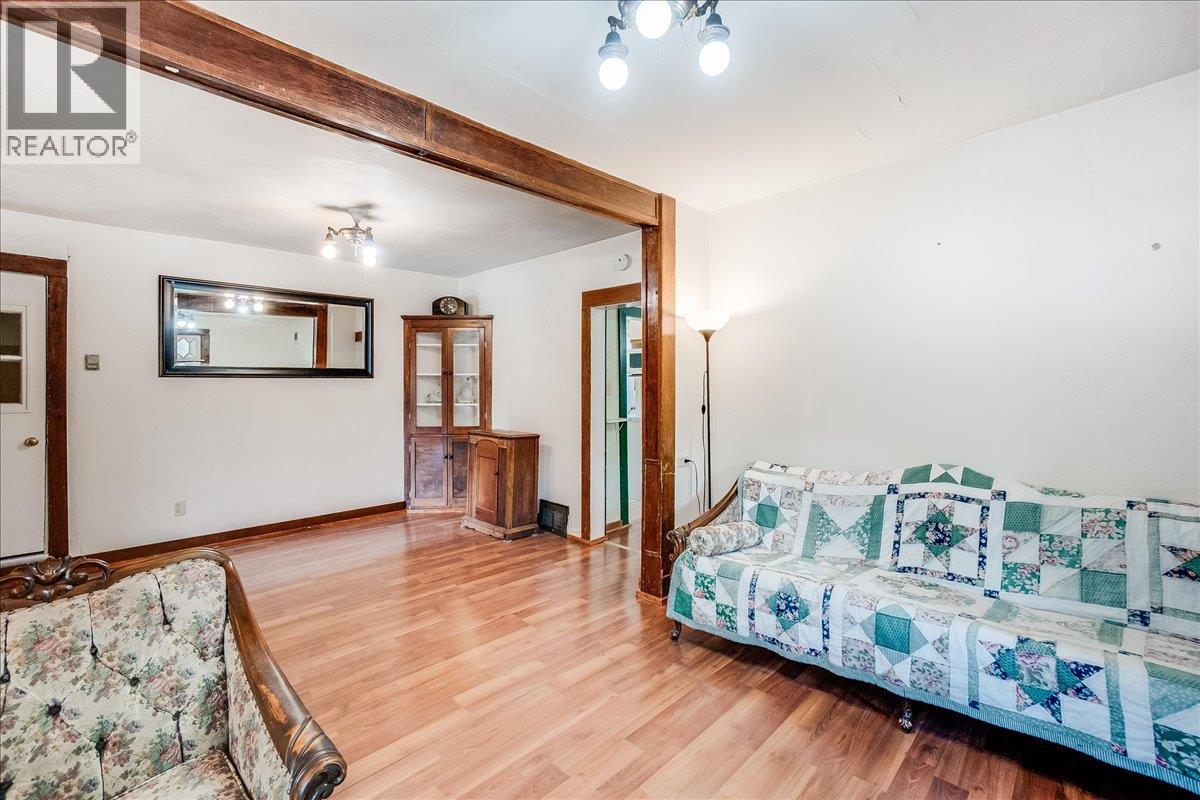 404 Houston Street, Nelson, British Columbia  V1L 5H5 - Photo 11 - 10367566