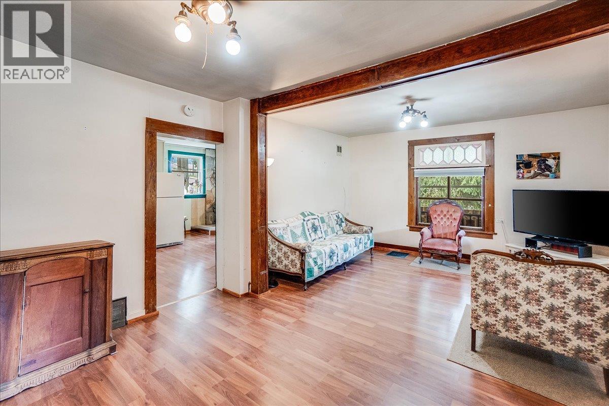 404 Houston Street, Nelson, British Columbia  V1L 5H5 - Photo 12 - 10367566