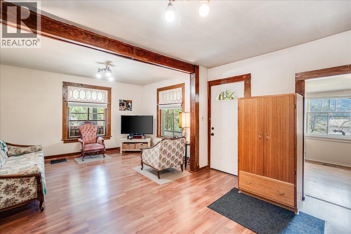 404 Houston Street, Nelson, British Columbia  V1L 5H5 - Photo 13 - 10367566