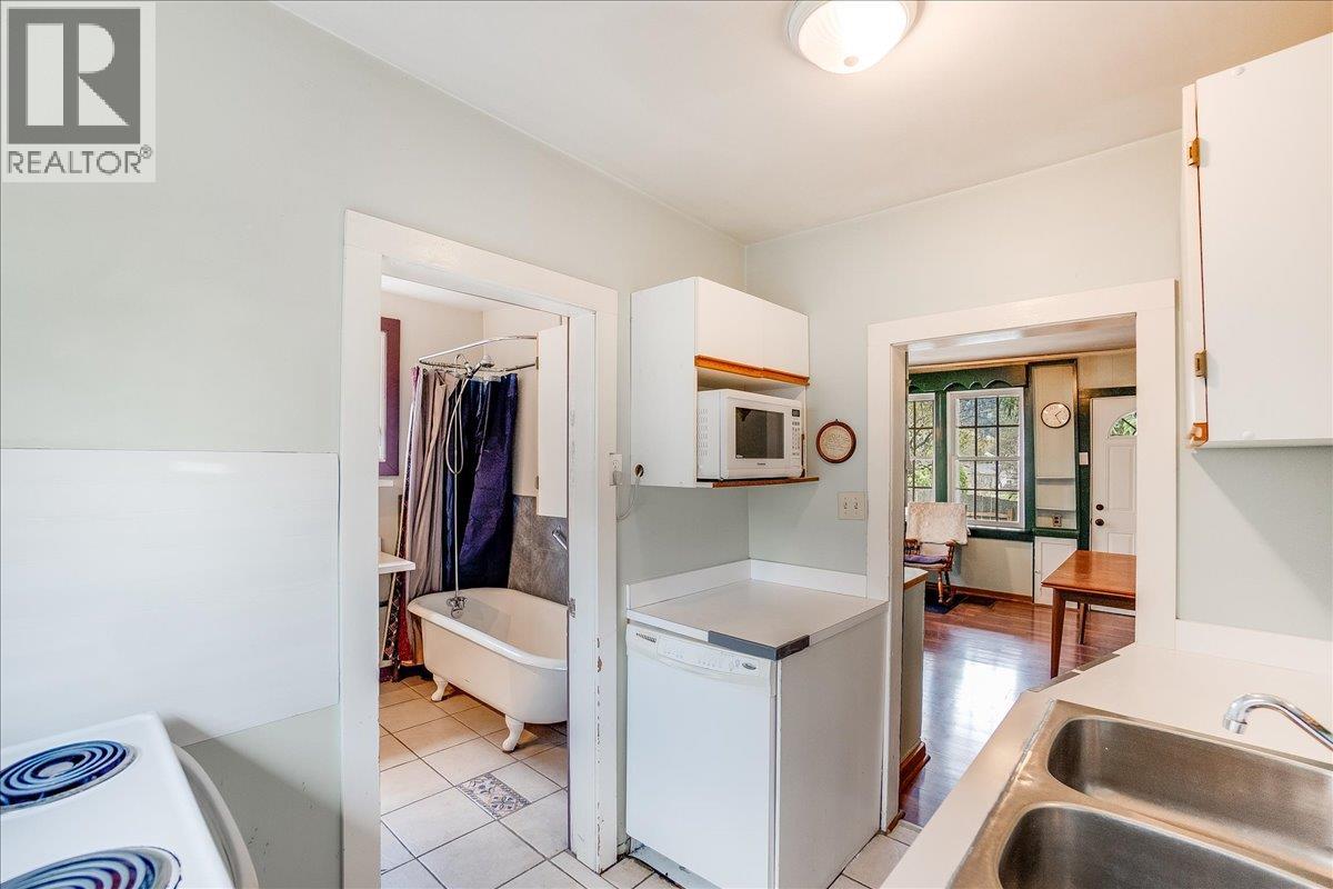 404 Houston Street, Nelson, British Columbia  V1L 5H5 - Photo 16 - 10367566