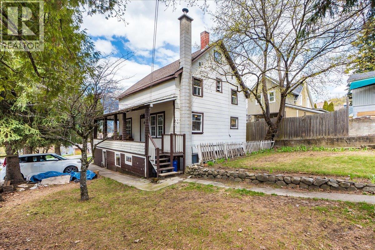 404 Houston Street, Nelson, British Columbia  V1L 5H5 - Photo 2 - 10367566