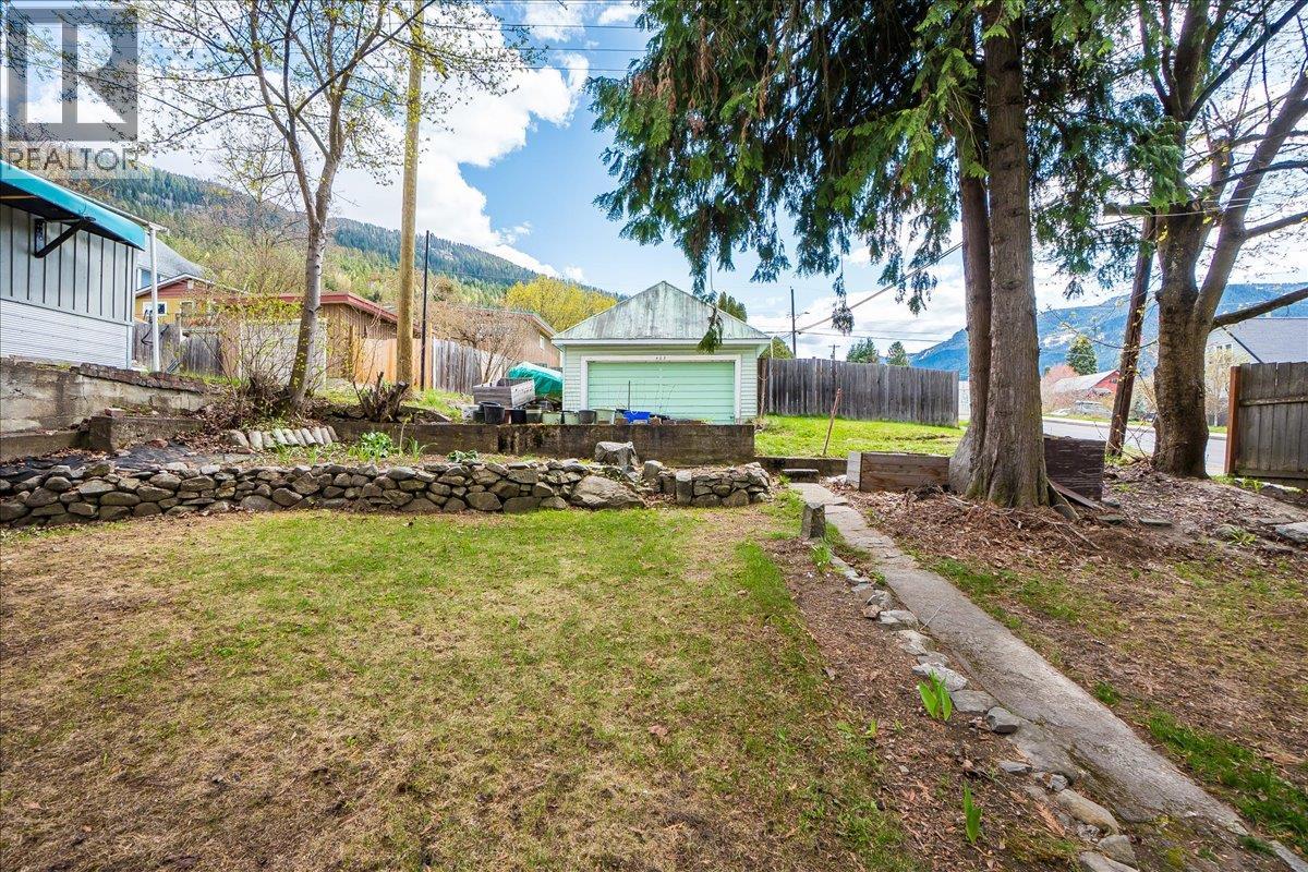 404 Houston Street, Nelson, British Columbia  V1L 5H5 - Photo 34 - 10367566