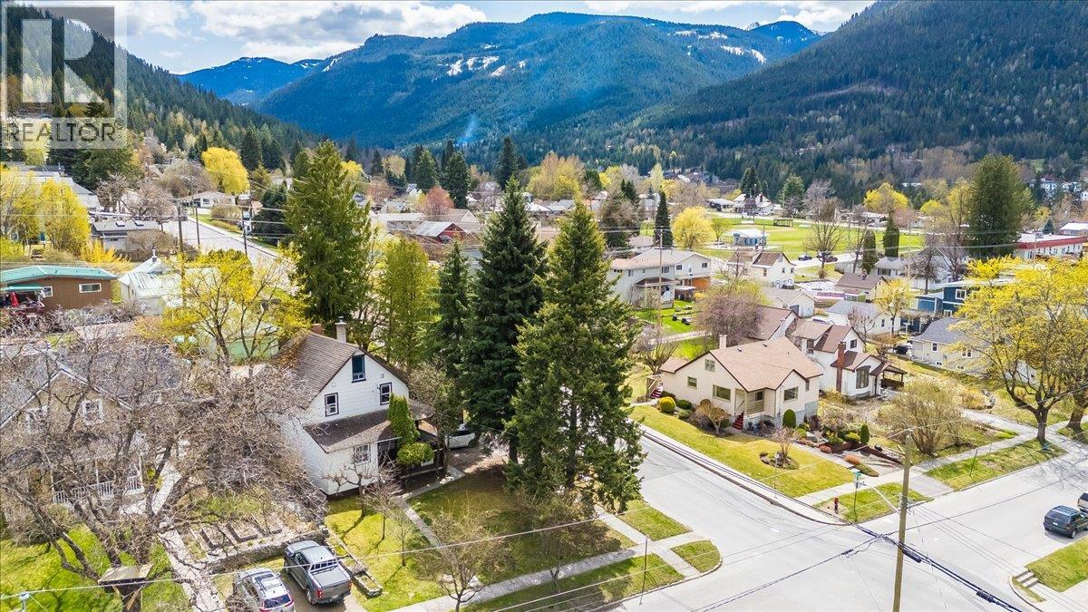 404 Houston Street, Nelson, British Columbia  V1L 5H5 - Photo 7 - 10367566