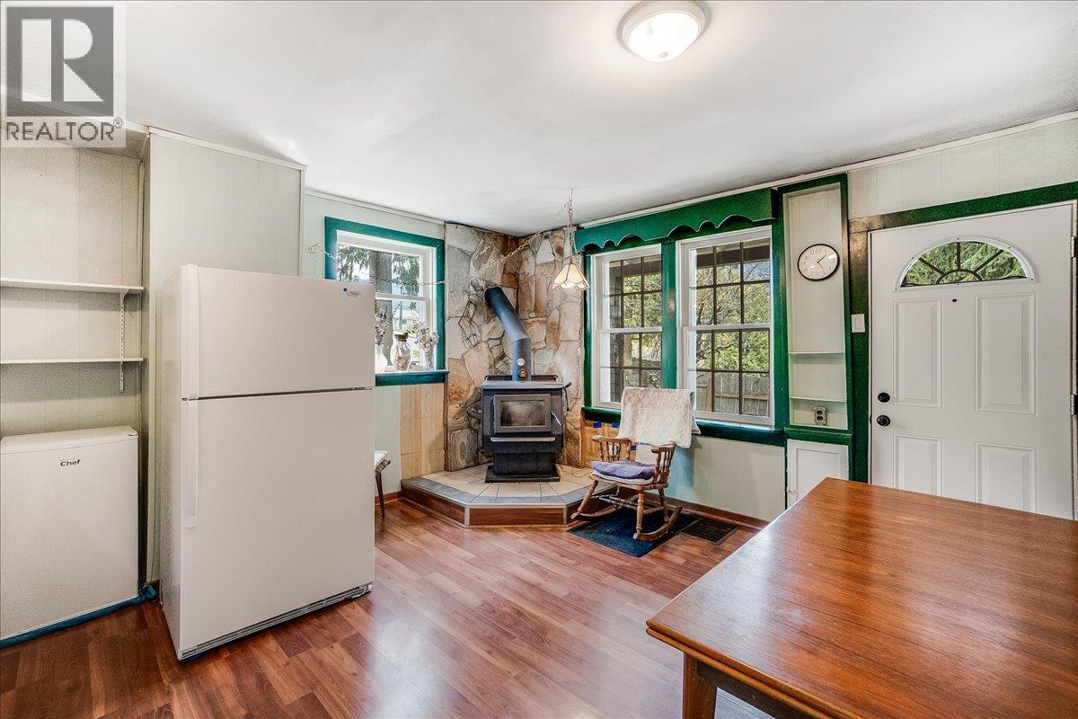 404 Houston Street, Nelson, British Columbia  V1L 5H5 - Photo 8 - 10367566