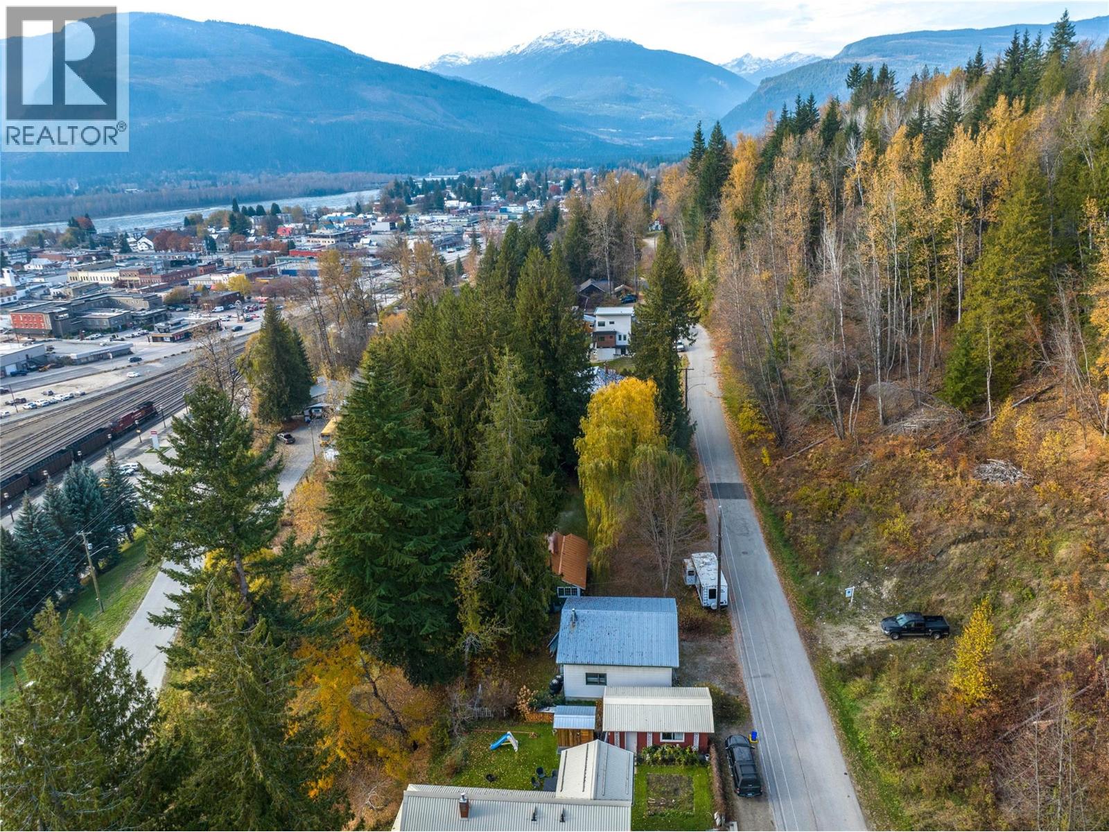 125 Maple Street, Revelstoke, British Columbia  V0E 2S0 - Photo 9 - 10367406