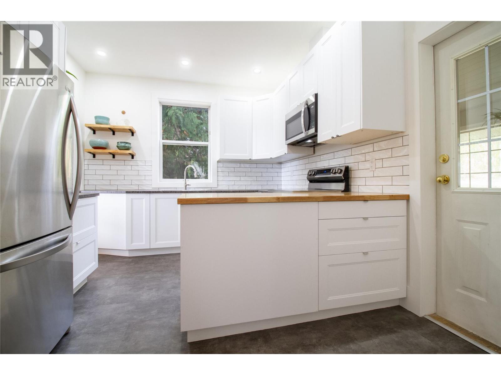 129 Maple Street, Revelstoke, British Columbia  V0E 2S0 - Photo 10 - 10367441