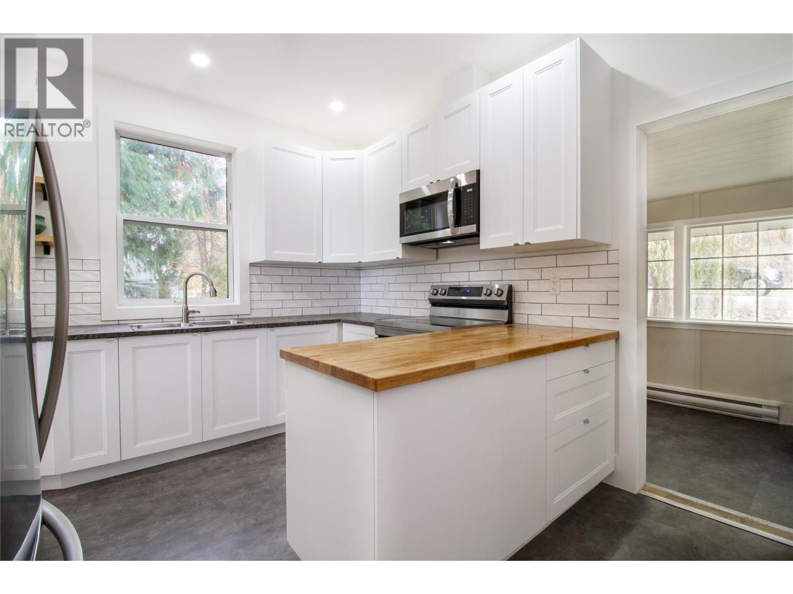 129 Maple Street, Revelstoke, British Columbia  V0E 2S0 - Photo 11 - 10367441