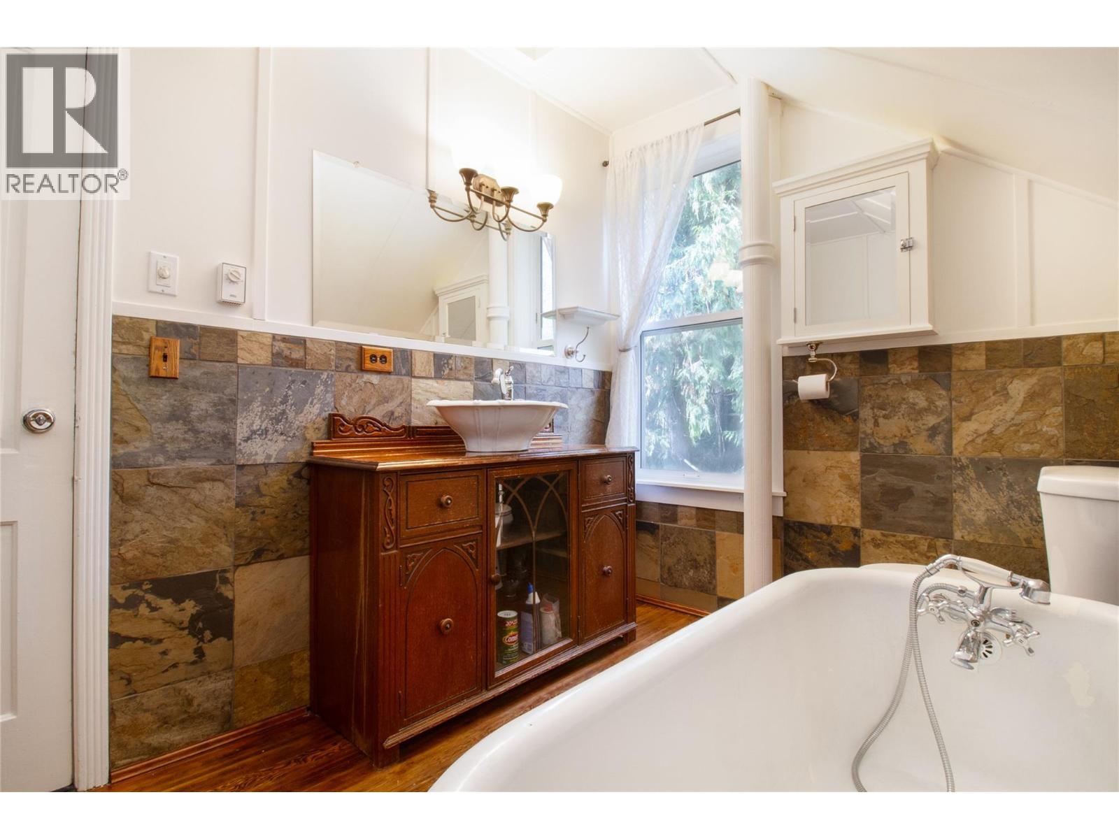 129 Maple Street, Revelstoke, British Columbia  V0E 2S0 - Photo 32 - 10367441