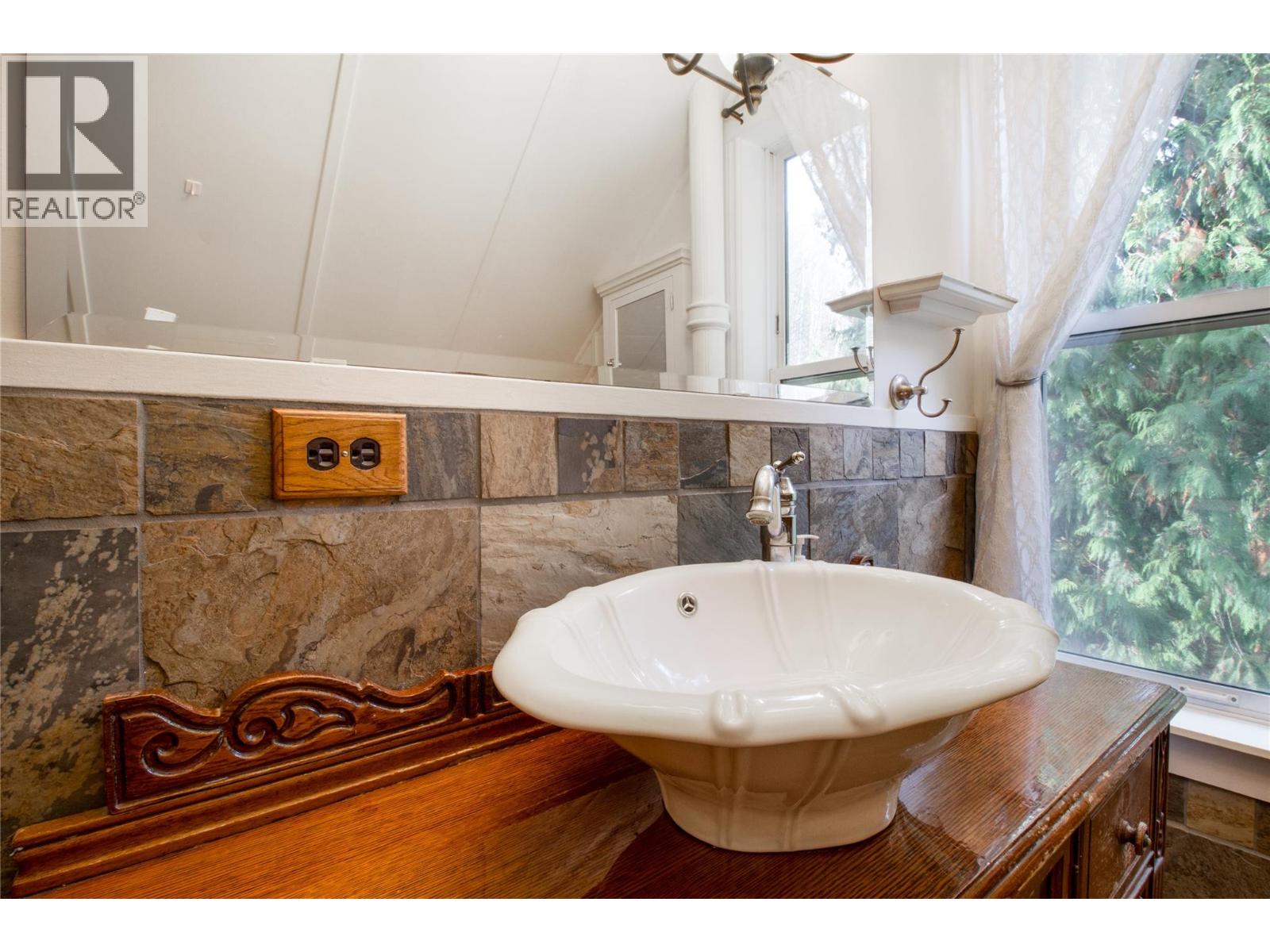 129 Maple Street, Revelstoke, British Columbia  V0E 2S0 - Photo 33 - 10367441