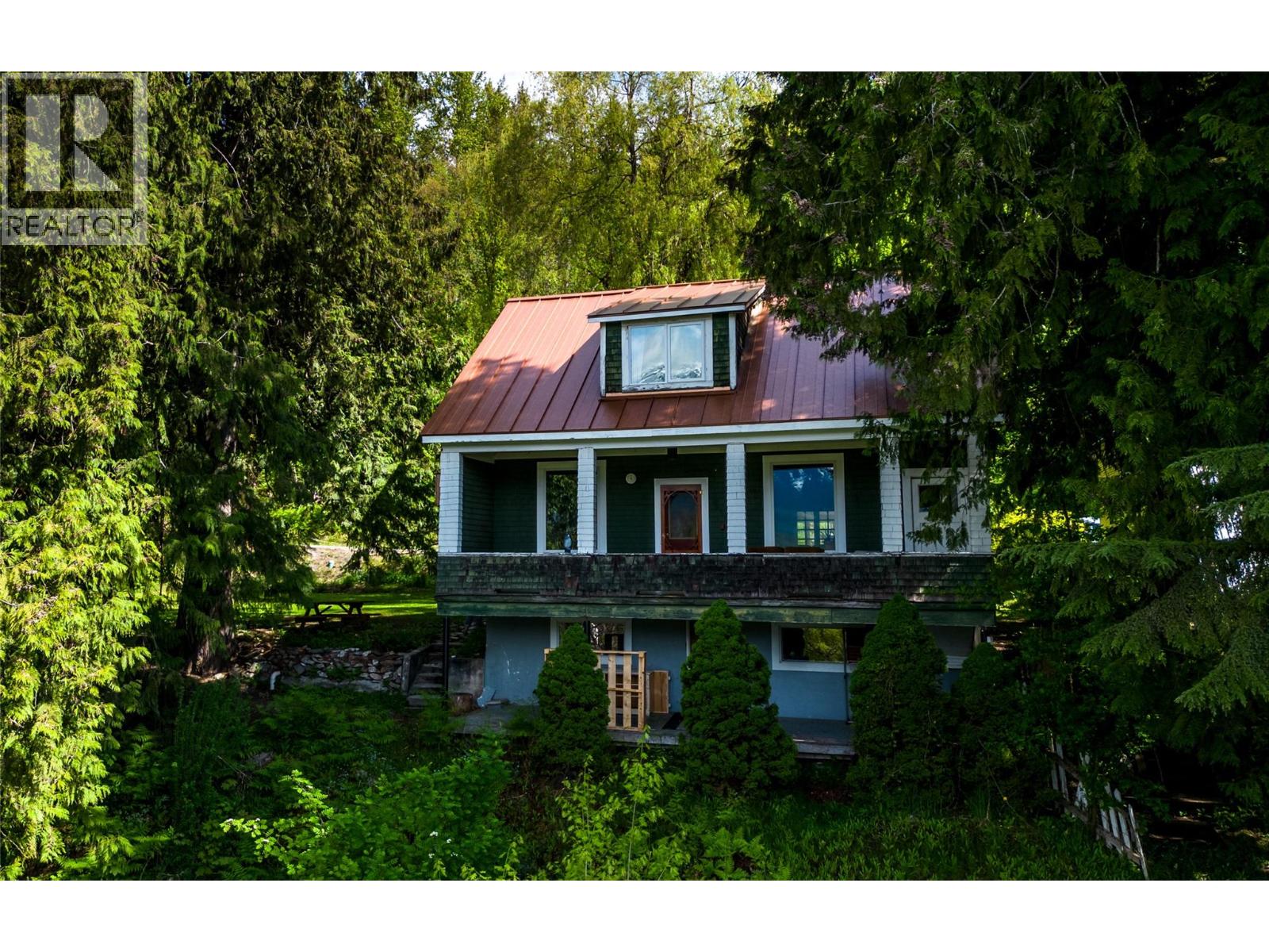 129 Maple Street, Revelstoke, British Columbia  V0E 2S0 - Photo 4 - 10367441