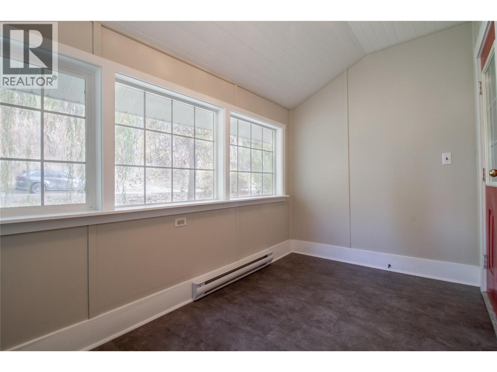 129 Maple Street, Revelstoke, British Columbia  V0E 2S0 - Photo 7 - 10367441