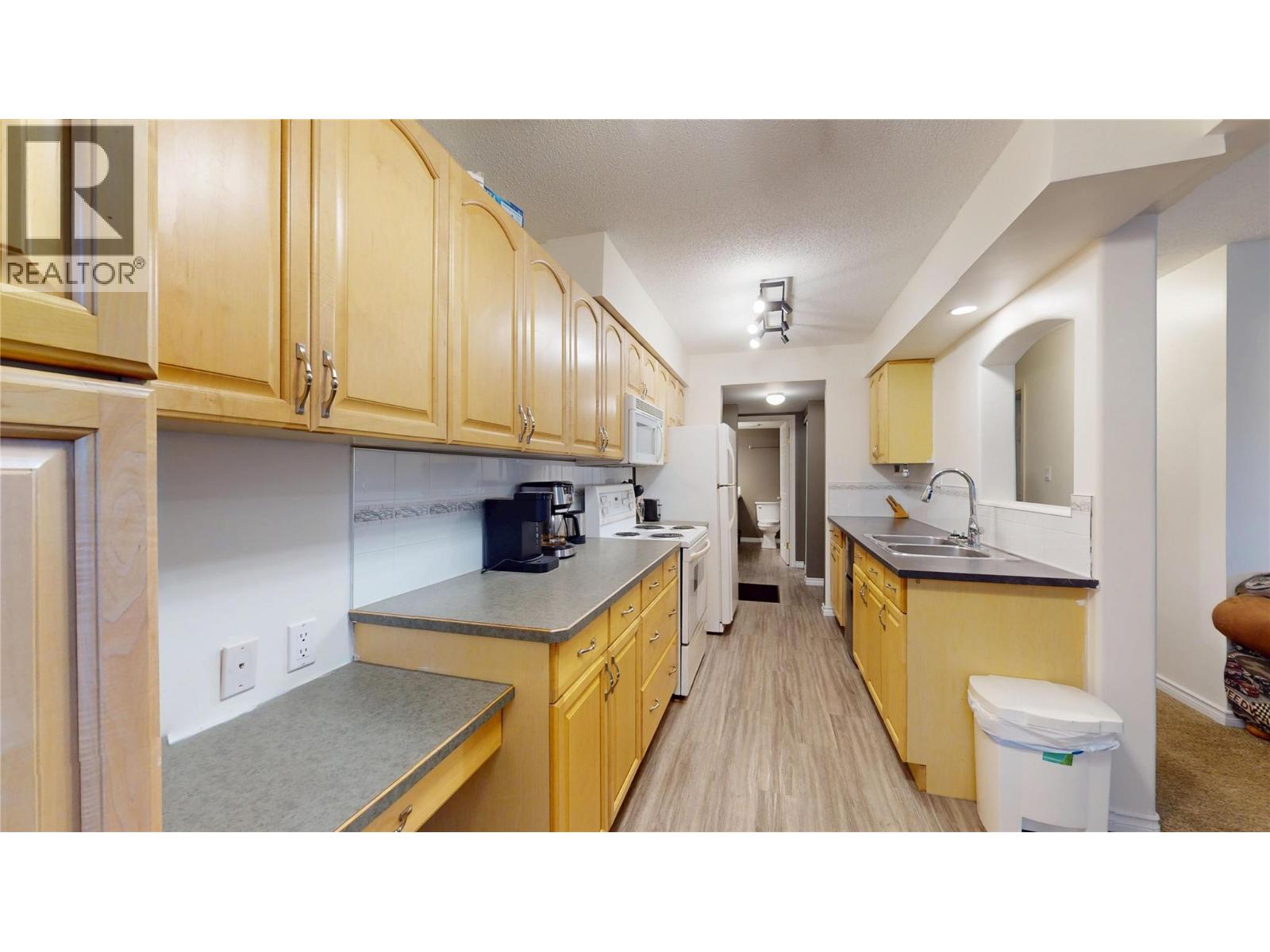 101a 1335 Alpine Drive, Elkford, British Columbia  V0B 1H0 - Photo 4 - 10367481