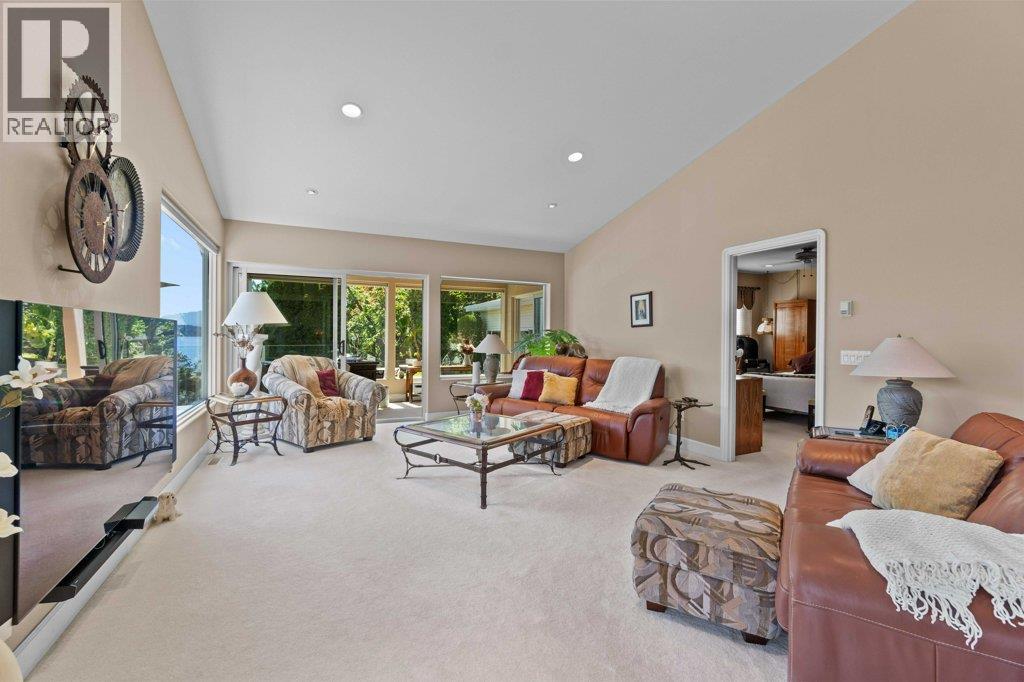 4842 Sunnybrae Canoe Point Road, Tappen, British Columbia  V0E 2X1 - Photo 18 - 10368782