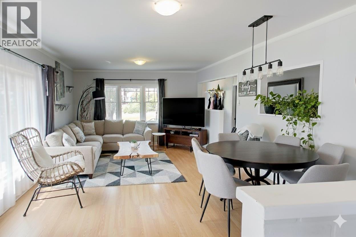 6487 Badger Street, Oliver, British Columbia  V0H 1T3 - Photo 2 - 10368781