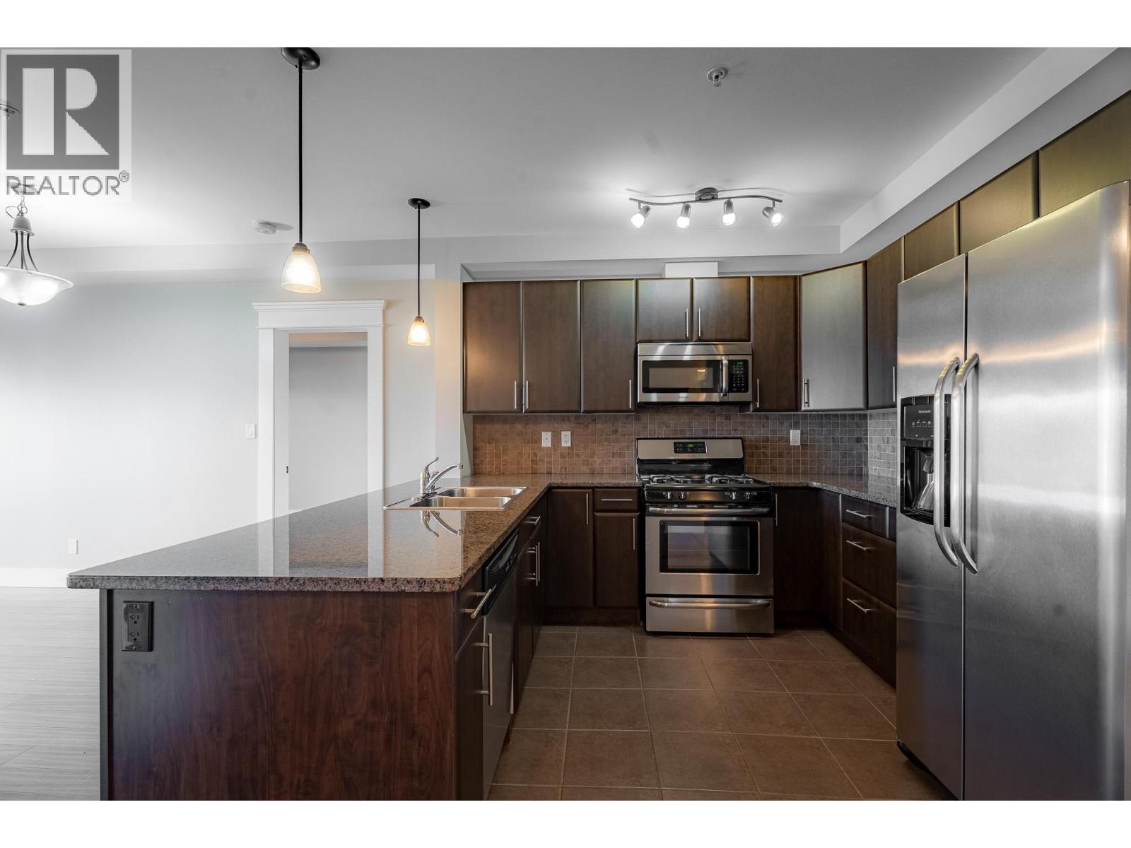 975 Victoria  W Street Unit# 504, Kamloops, British Columbia  V2C 0C2 - Photo 2 - 10367291