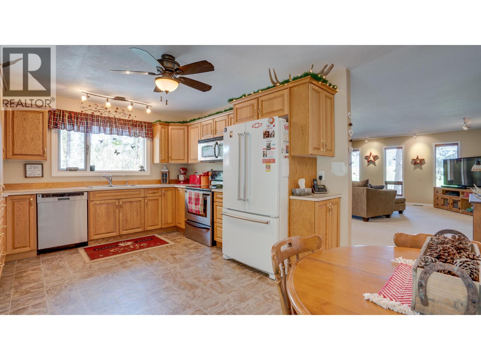 4851 Lansdowne Road, Spallumcheen, British Columbia  V4Y 0V1 - Photo 11 - 10368830