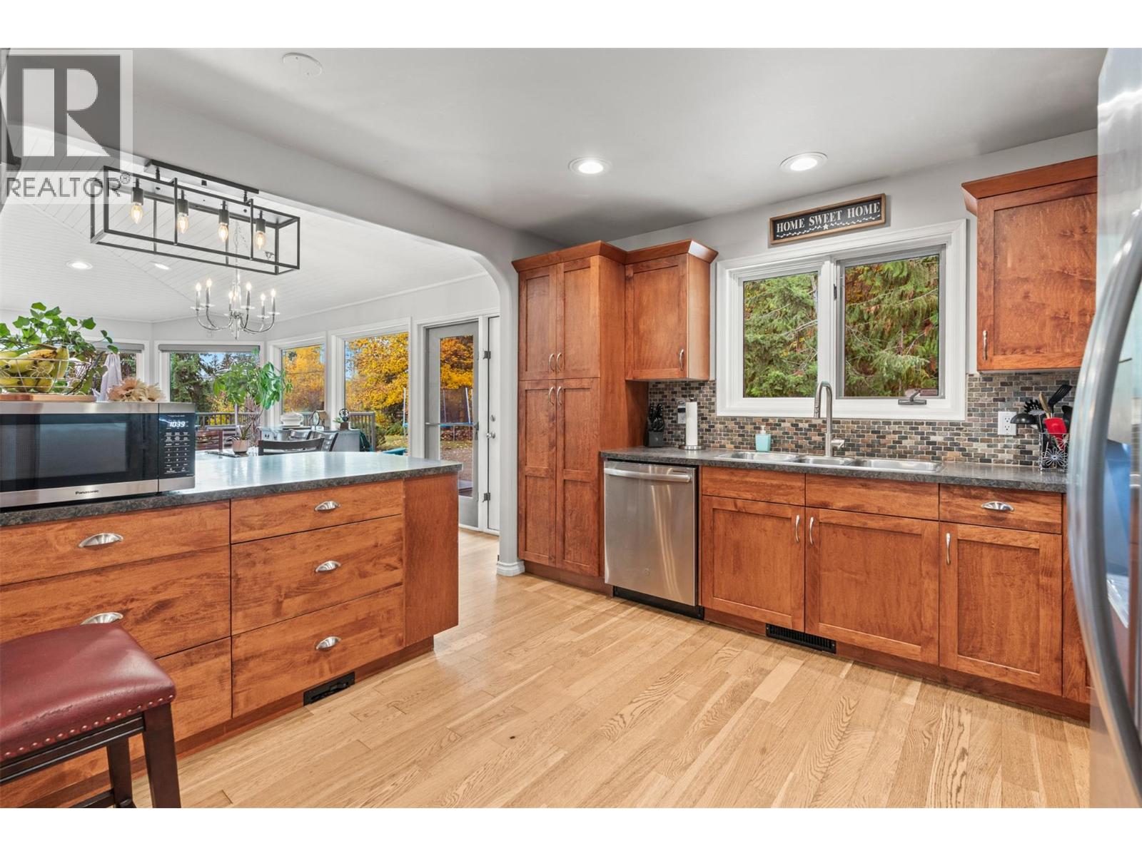 5615 East Vernon Road, Vernon, British Columbia  V1B 3K1 - Photo 17 - 10367649