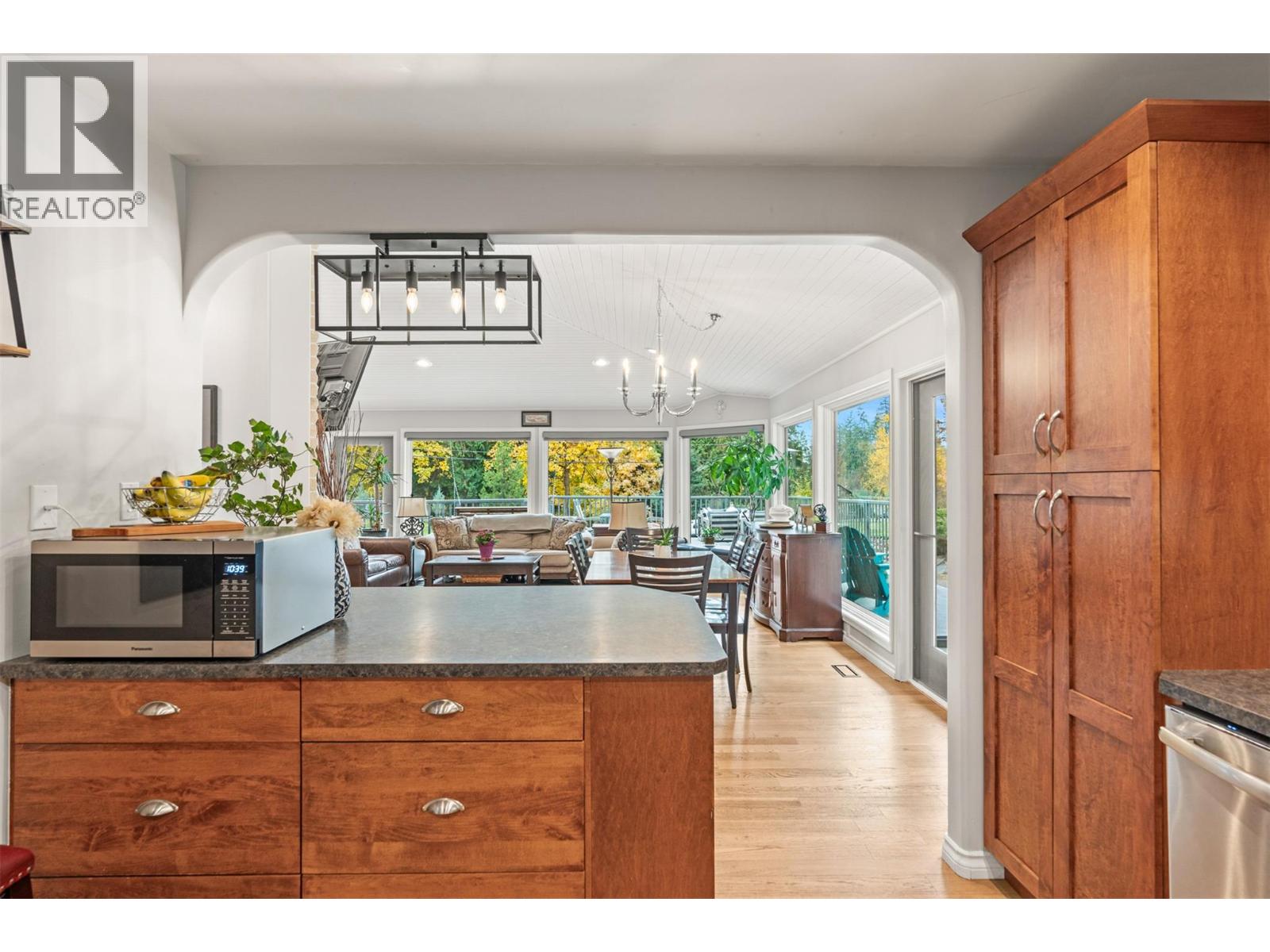 5615 East Vernon Road, Vernon, British Columbia  V1B 3K1 - Photo 19 - 10367649