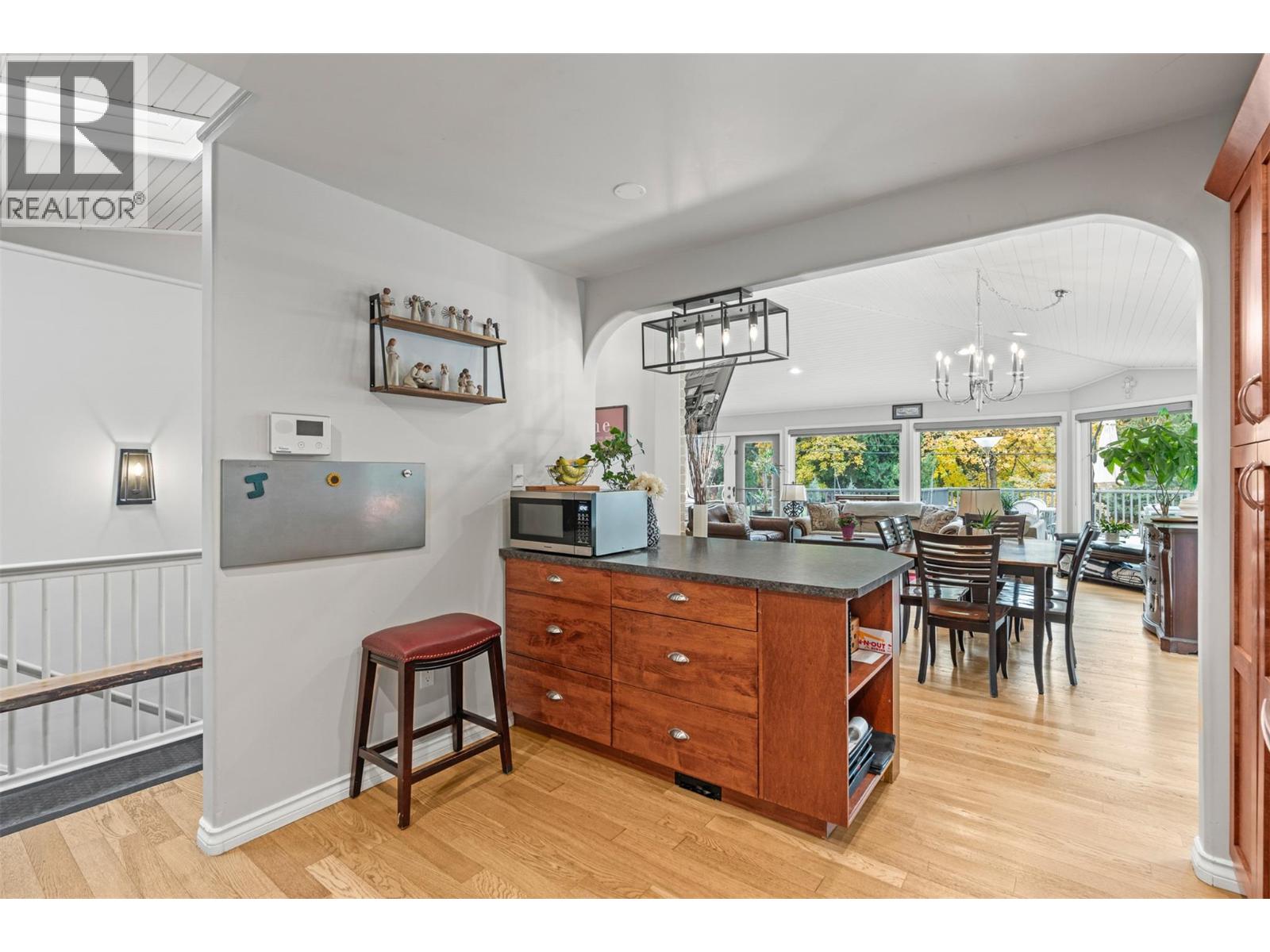 5615 East Vernon Road, Vernon, British Columbia  V1B 3K1 - Photo 22 - 10367649