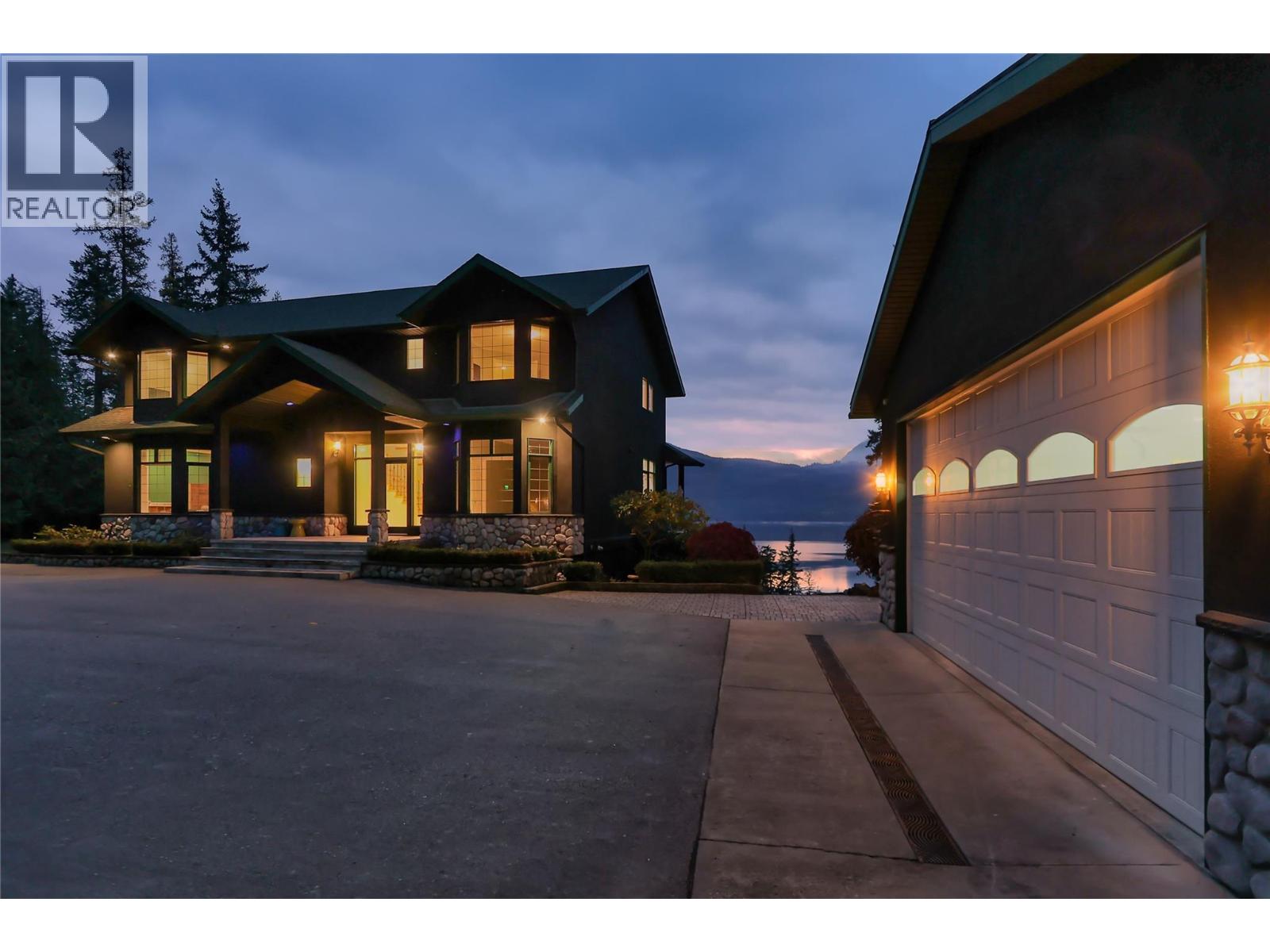 2600 Highway 23 N, Nakusp, British Columbia  V0G 1R0 - Photo 2 - 10367530