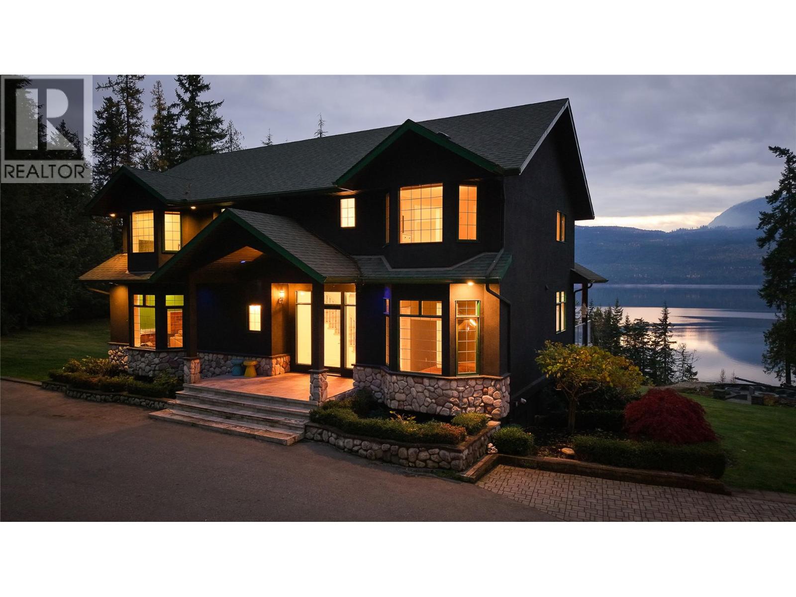 2600 Highway 23 N, Nakusp, British Columbia  V0G 1R0 - Photo 3 - 10367530