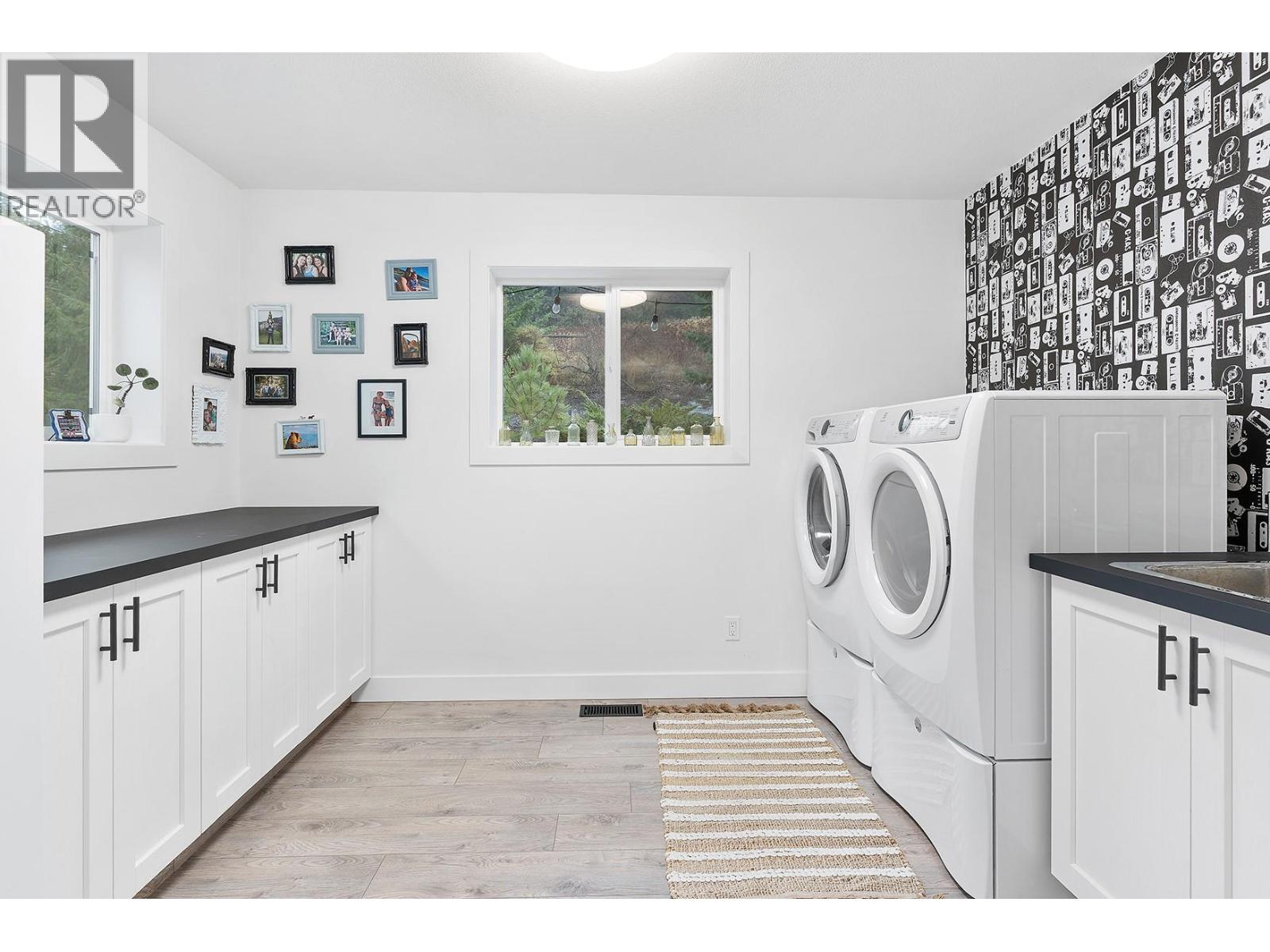 5633 Day Road, Vernon, British Columbia  V1B 3J5 - Photo 5 - 10368864