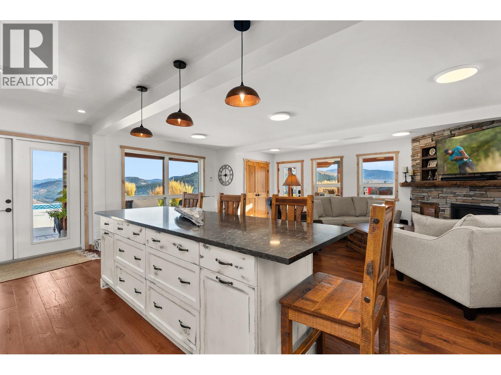 4520 Highway 3, Rock Creek, British Columbia  V0H 1Y0 - Photo 15 - 10368990