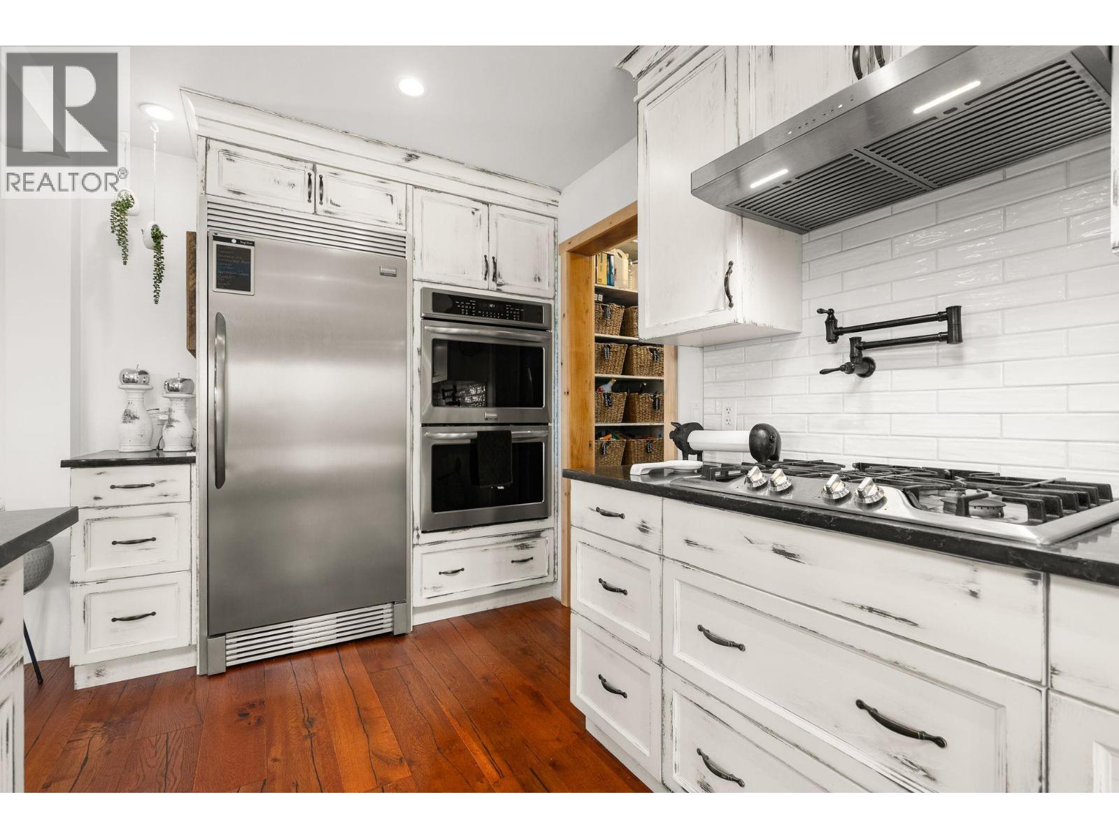 4520 Highway 3, Rock Creek, British Columbia  V0H 1Y0 - Photo 19 - 10368990