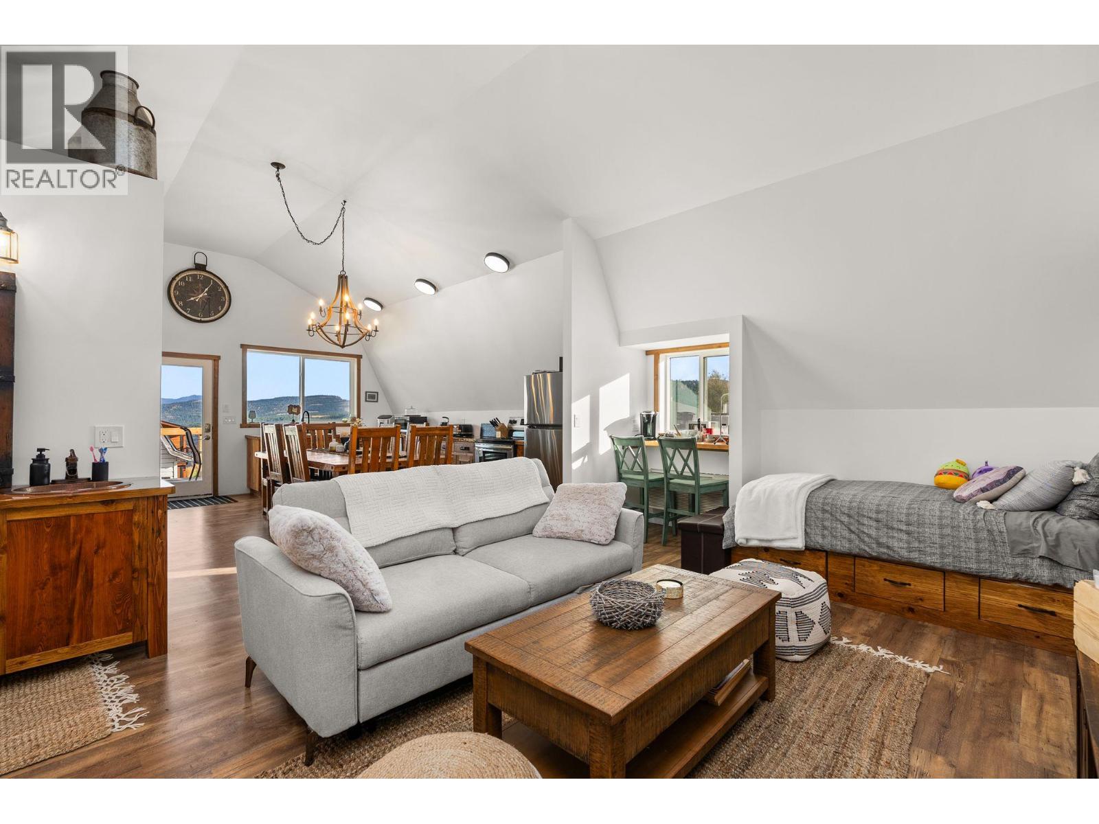 4520 Highway 3, Rock Creek, British Columbia  V0H 1Y0 - Photo 23 - 10368990