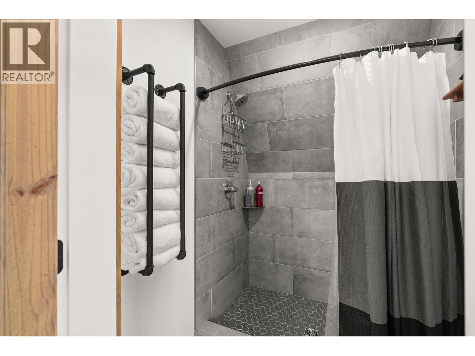 4520 Highway 3, Rock Creek, British Columbia  V0H 1Y0 - Photo 26 - 10368990