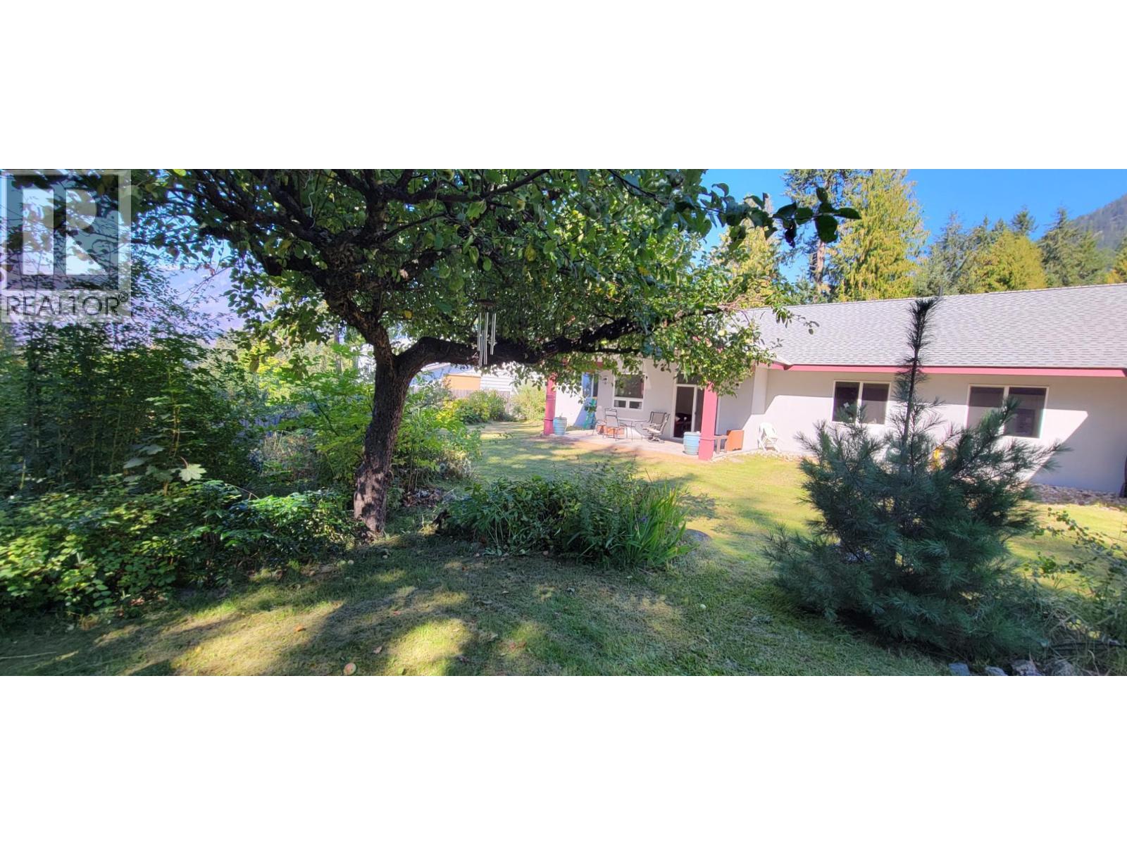 515 9th Avenue, New Denver, British Columbia  V0G 1S0 - Photo 27 - 10367661