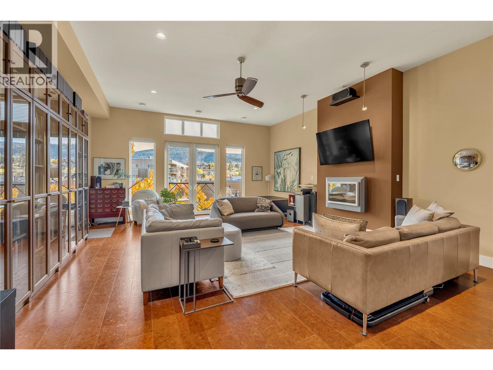 255 Main Street Unit# 301, Penticton, British Columbia  V2A 5B1 - Photo 2 - 10369009