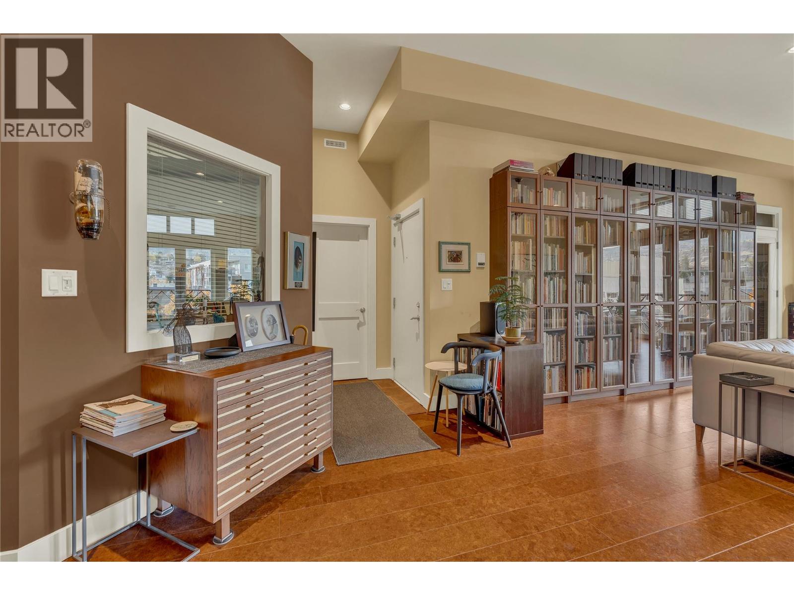 255 Main Street Unit# 301, Penticton, British Columbia  V2A 5B1 - Photo 4 - 10369009