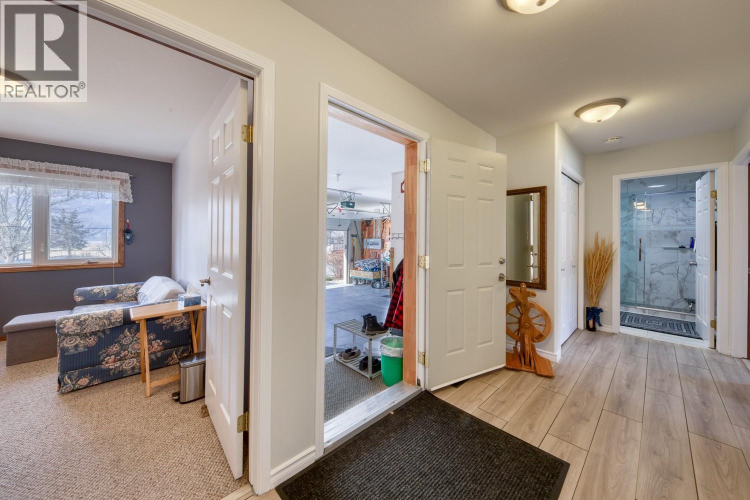 4887 Glen Eagle Drive, Fairmont Hot Springs, British Columbia  V0B 1L1 - Photo 19 - 10368953