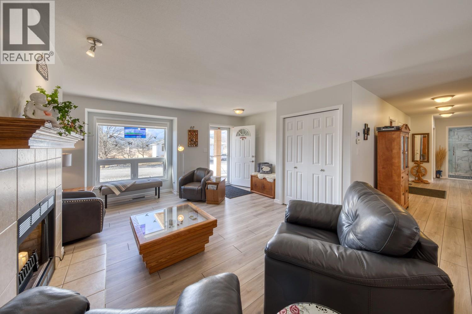 4887 Glen Eagle Drive, Fairmont Hot Springs, British Columbia  V0B 1L1 - Photo 3 - 10368953